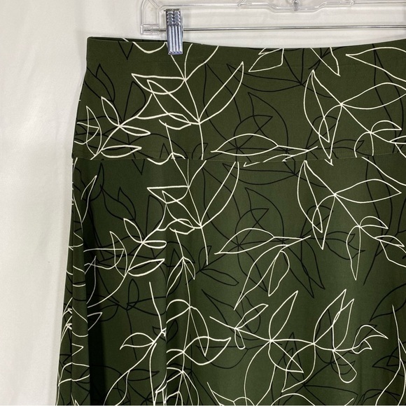 Rob & Ali Dark Olive Leaf Line Print Stretch Skirt - Picture 2 of 8